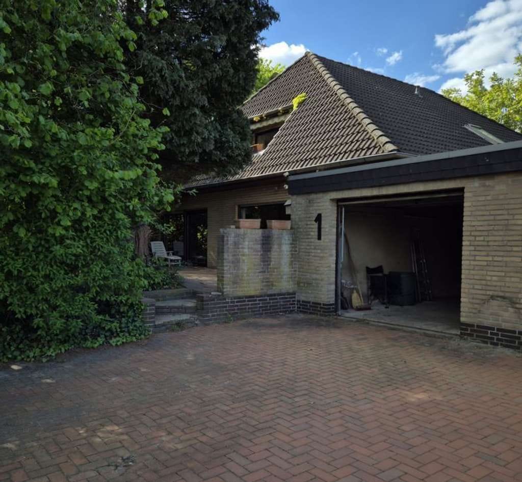Immobilie in Verden (Aller) - Verden-Walle - Bungalow mit Garage, Vollkeller, auf 944 m² großen Waldgrundstück  - Bild 1