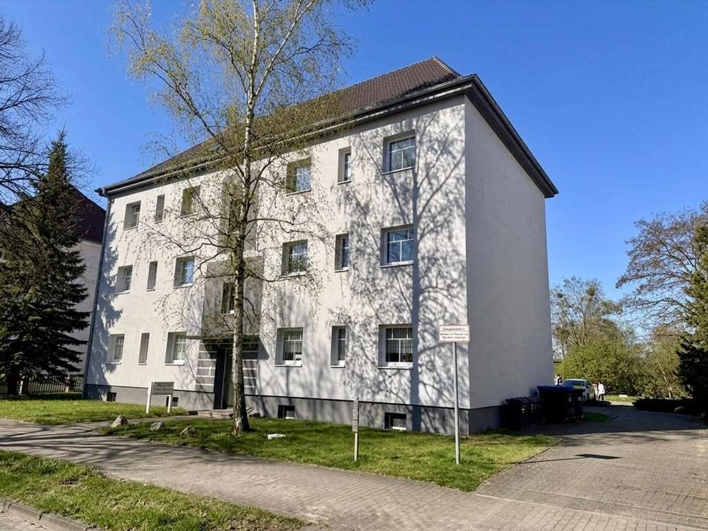Immobilie in Neustrelitz - HORN IMMOBILIEN++ Neustrelitz, Mehrfamilienhaus mit 6 WE, Balkone, Stellplätze und Keller -vermietet - Bild 0