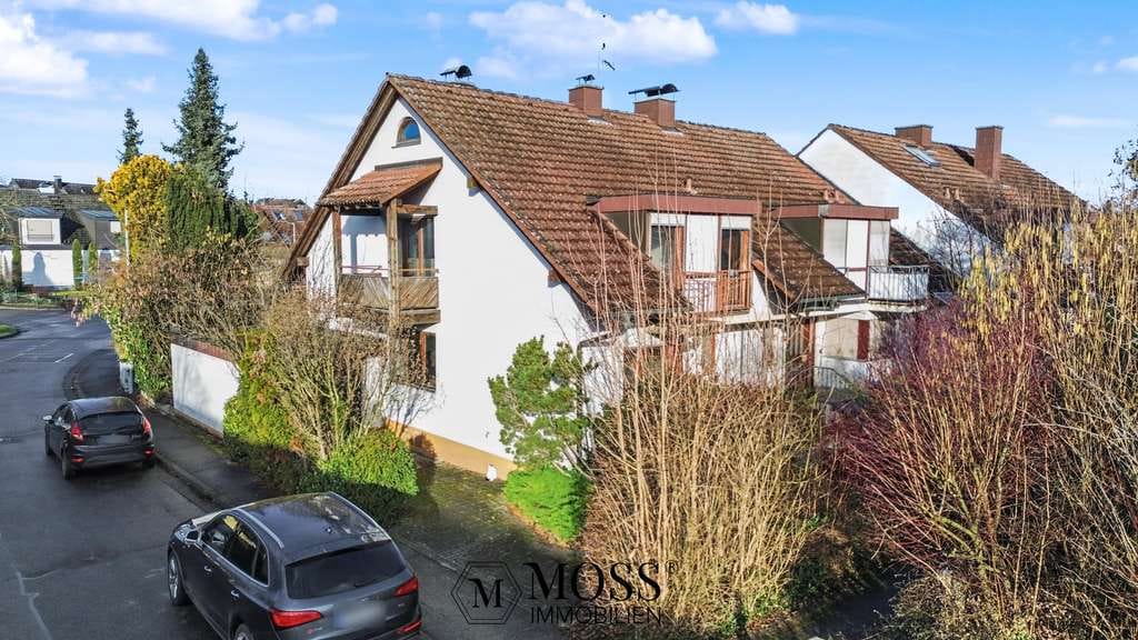 Immobilie in Schallstadt - Wohnen im Herzen von Schallstadt - Charmante Doppelhaushälfte mit großem Entwicklungspotenzial - Bild 1