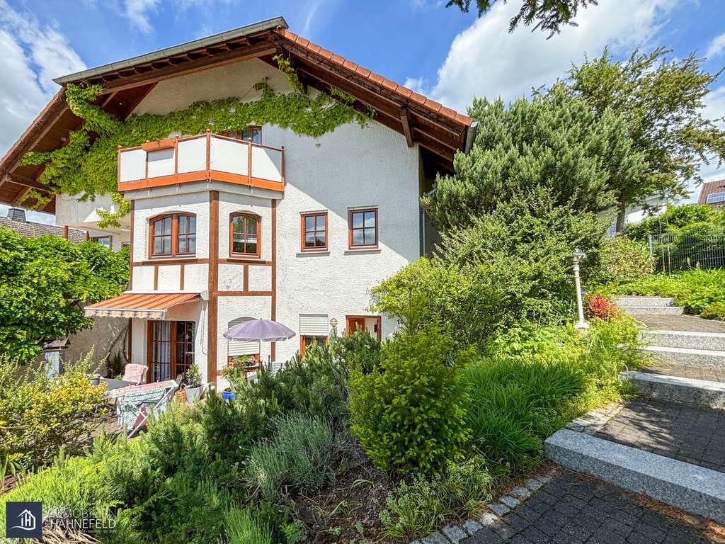 Immobilie in Dornburg - Raum, Licht und Lebensqualität – stilvolles Einfamilienhaus mit Garten, Garage und ELW - Bild 2