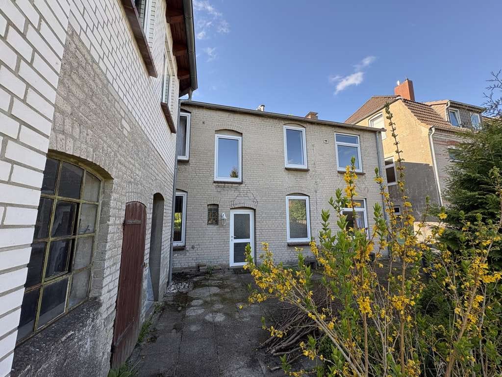 Immobilie in Preetz - Freies Altbau-Mehrfamilienhaus mit großem Entwicklungspotenzial in Preetz - Bild 1