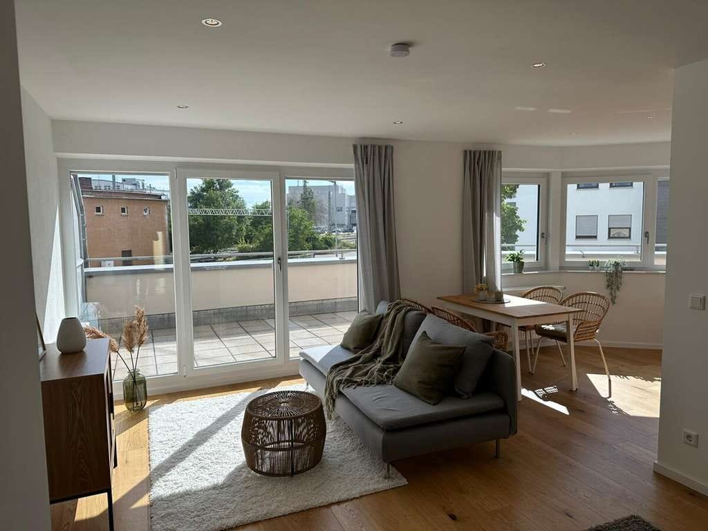 Immobilie in Dingolfing - Sonnenplatz über den Dächern – 2-Zimmer-Wohnung mit großer Terrasse - Bild 2