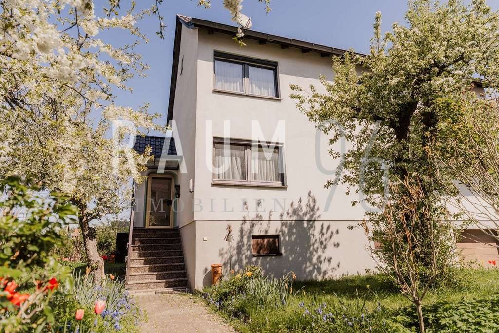 Immobilie in Michelau in Oberfranken - Attraktives Einfamilienhaus mit Potenzial und schönem Garten in ruhiger Wohnlage von Michelau - Bild 1