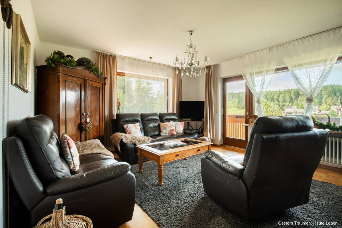 Immobilie in Eisenbach - Mehr als nur ein Zuhause - Modernisiertes Wohnhaus mit Ausbaupotenzial auf 4.581 m² Grundstück - Bild 2
