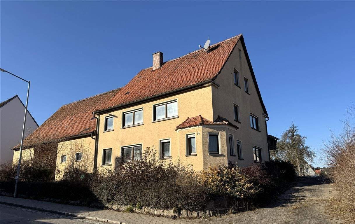 Immobilie in Flachslanden - Haus mit Scheune und ca. 6.500m² Grundstück im Ortskern von Flachslanden - Bild 0