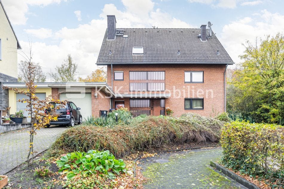 Immobilie in Brühl - Freistehendes Zweifamilienhaus mit viel Platz und großem Garten. - Bild 0