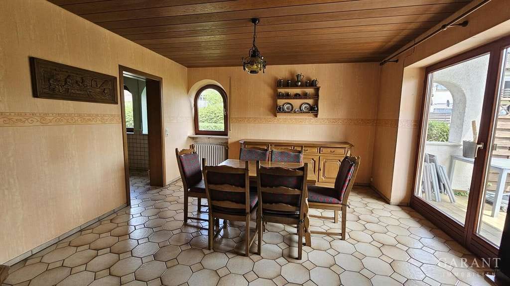Immobilie in Ichenhausen - Charmantes Einfamilienhaus mit großem Garten und viel Platz zum Wohlfühlen - Bild 2