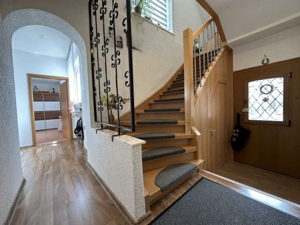 Immobilie in Melsungen - Familienglück in Melsungen-Kirchhof Modernisierte Doppelhaushälfte mit Garten & Garage - Bild 1