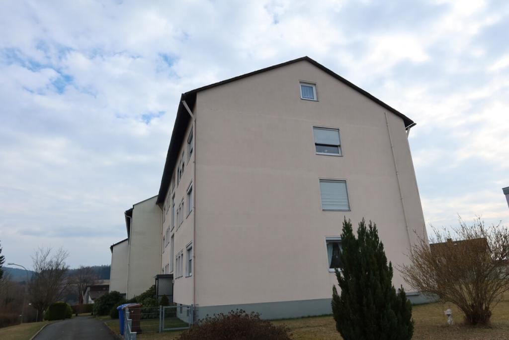 Immobilie in Gefrees - 2-Zimmer-Eigentumswohnung mit Balkon - vermietet - - Bild 1