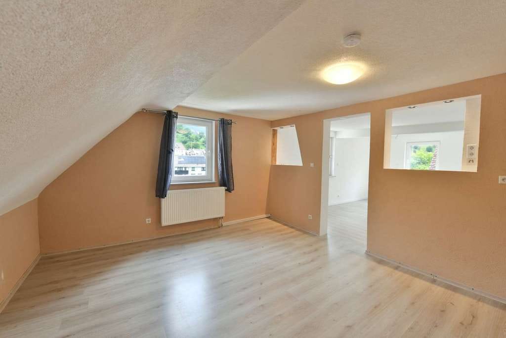 Immobilie in Weisenbach - 6-Zimmer-Wohnung mit Panorama auf die Murg. *Viel Licht, viel Platz, dein Renovierungsprojekt* - Bild 2