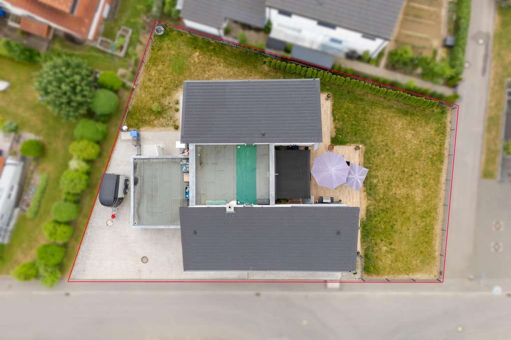 Immobilie in Neenstetten - Neuwertiges Traumhaus mit luxuriösem Platzangebot - Bild 2