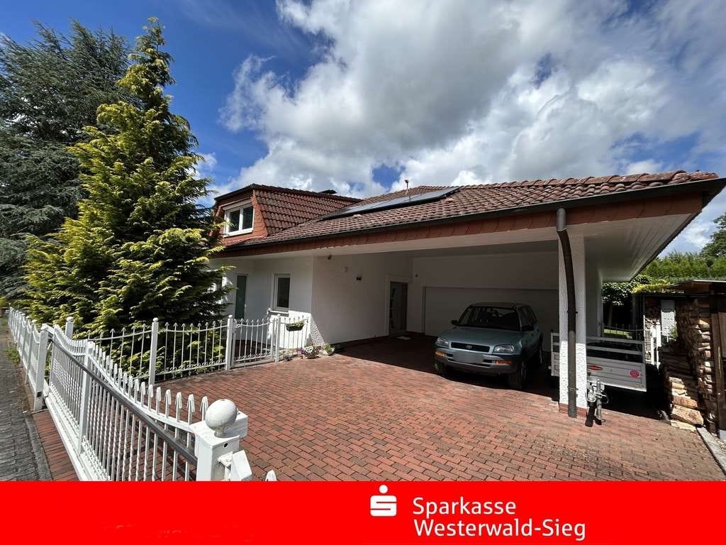Immobilie in Weyerbusch - Ein Traumhaus zum Verlieben in bester Lage von Weyerbusch, Schwimmteich, Sauna, PV-Anlage - Bild 2