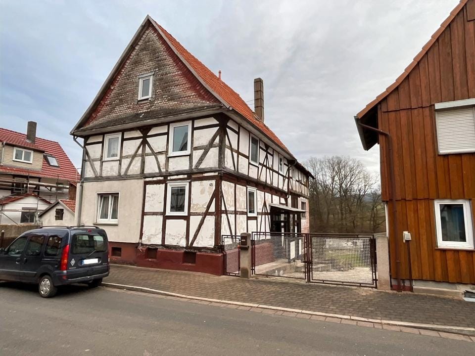Immobilie in Eschwege - Fachwerkcharme für kleinen Preis in Eschwege-Oberdünzebach! - Bild 0