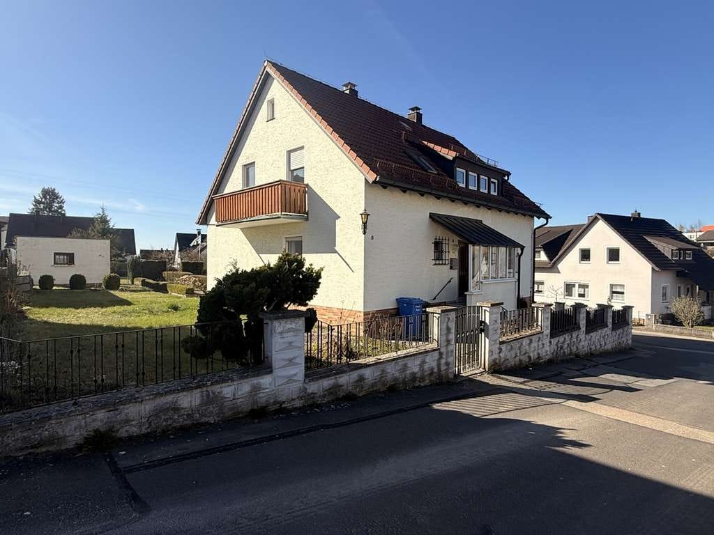 Immobilie in Schirmitz - Leerstehendes Zweifamilienhaus in ruhiger Lage von Schirmitz - Bild 0