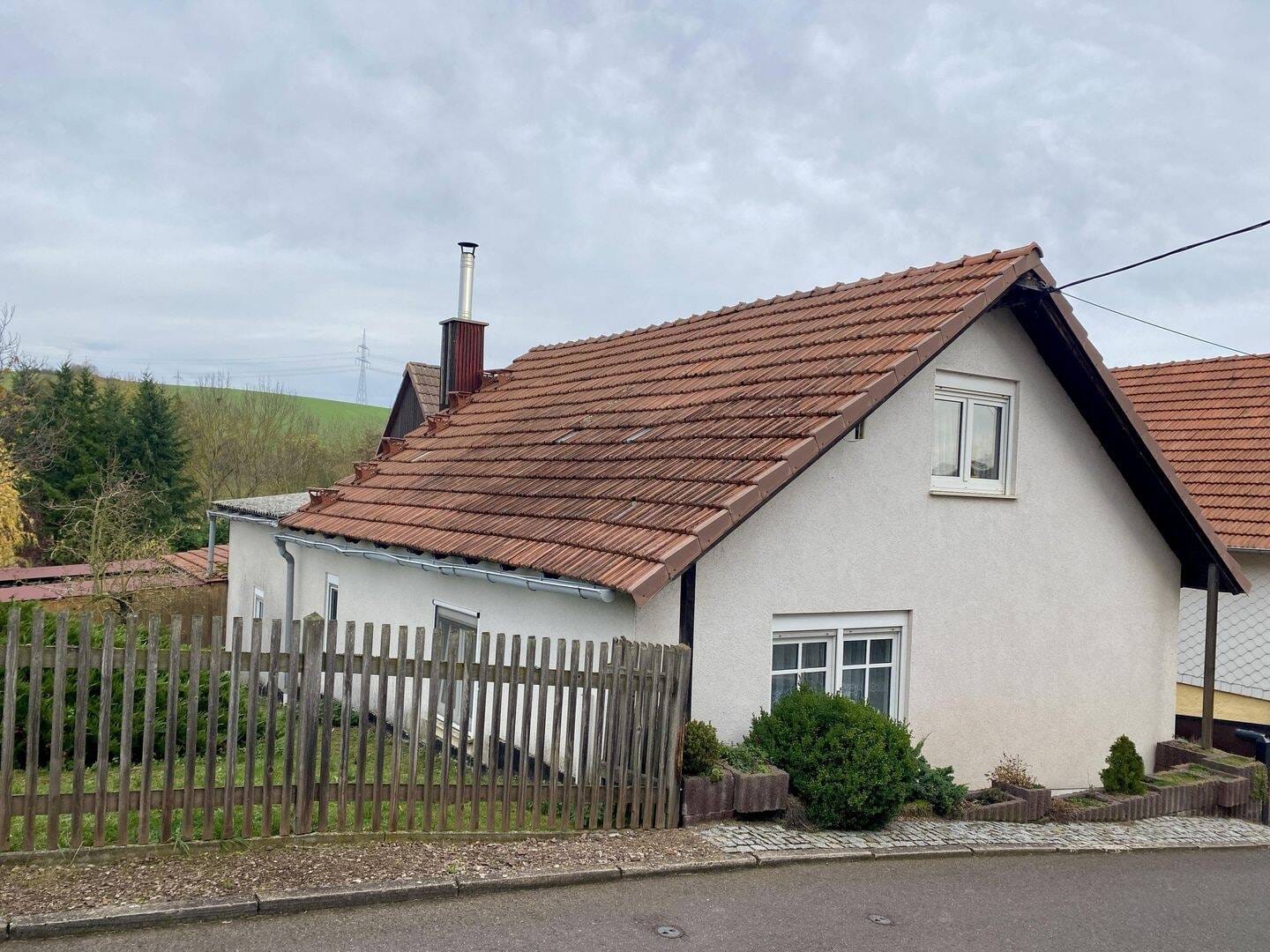 Immobilie in Hörselberg-Hainich - Einfamilienhaus mit großem Grundstück direkt an der Nesse - Bild 2