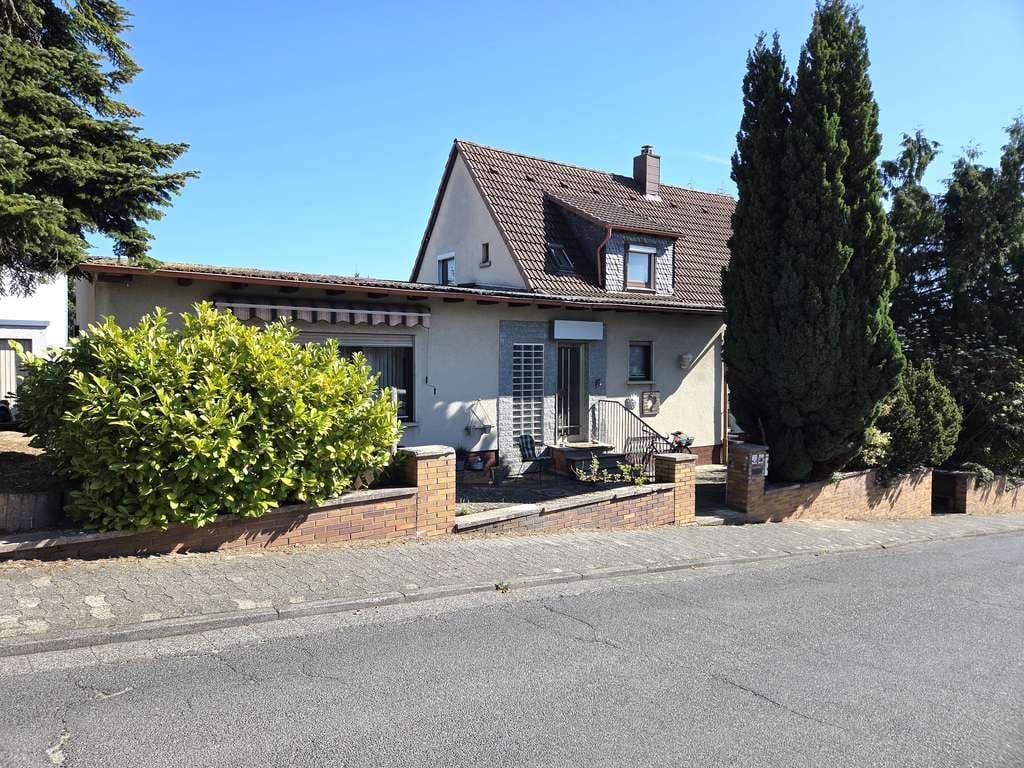 Immobilie in Roßdorf - Roßdorf: Zweifamilienhaus mit viel Potential für Handwerker - Bild 0