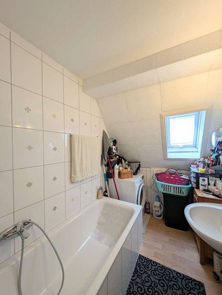 Immobilie in Leonberg - Charmante 3-Zimmer-Wohnung mit zusätzlichem Raum und Ausbaureserve - Bild 4