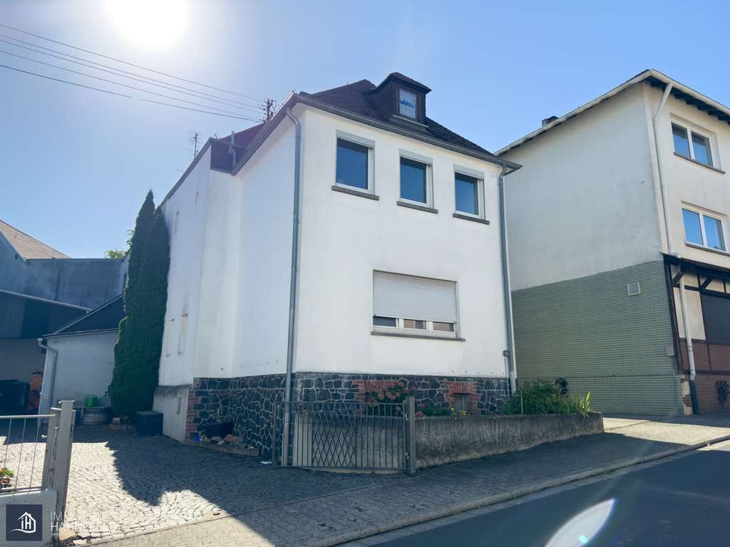 Immobilie in Hundsangen - Kapitalanlage in Hundsangen – Vorder- & Hinterhaus mit 6 Wohneinheiten und Garagen - Bild 1