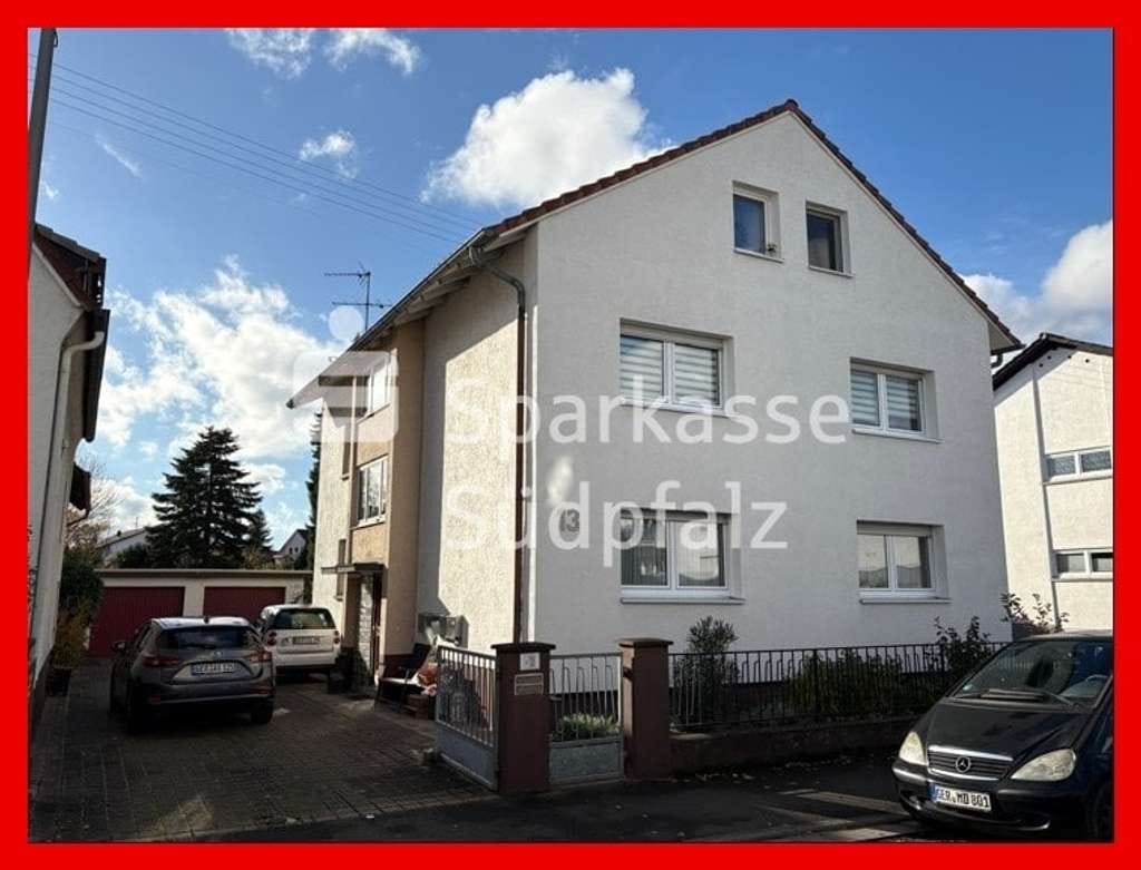 Immobilie in Hagenbach - Vermietetes 3-Familienhaus auf großem Grundstück mit Entwicklungspotential - Bild 0