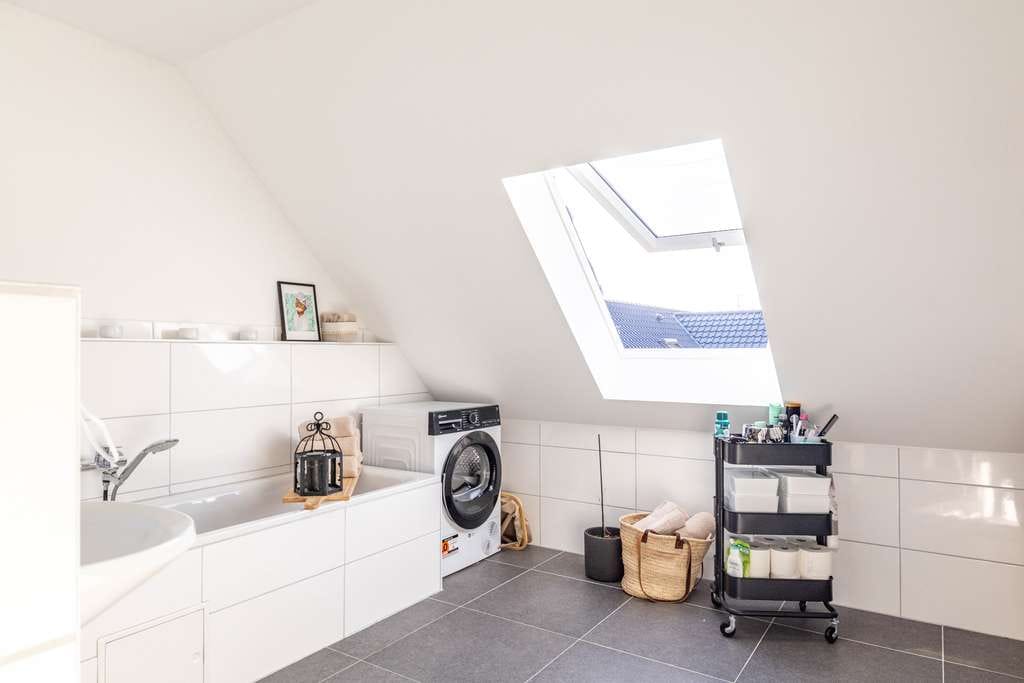 Immobilie in Kahl am Main - Kahl am Main: Schöne, vermietete 2-Zimmer-Dachgeschoss-Wohnung mit Dachterrasse in Ortsrandlage - Bild 5