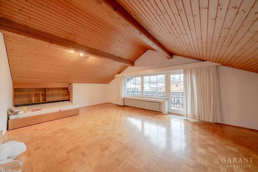 Immobilie in Wackersberg - Große 2 Zimmer-Dachgeschoss-Wohnung mit Ost- und Westbalkon in ruhiger Lage im Kreis Tölz - Bild 0