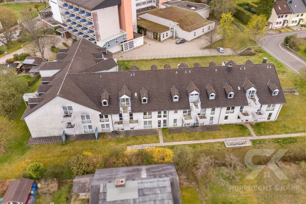 Immobilie in Bad Alexandersbad - Hochwertig möbliertes DG-Apartment mit Balkon, EBK, TG Platz und Kurortlage in Bad Alexandersbad - Bild 0
