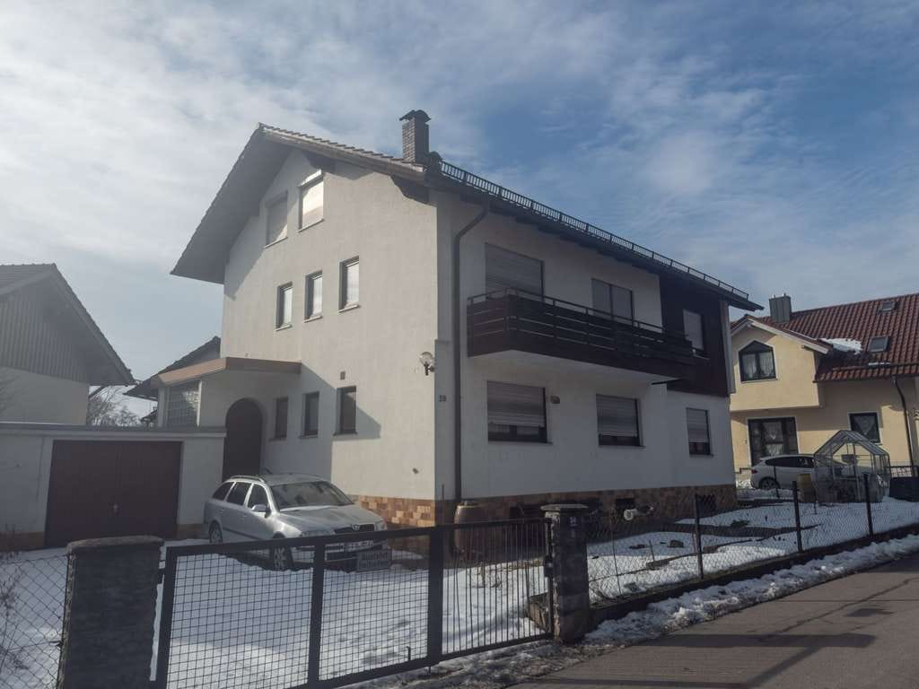 Immobilie in Bogen - Zweifamilienhaus mit Potenzial in Bogen - optimal für Kapitalanleger oder Eigennutzer - Bild 1