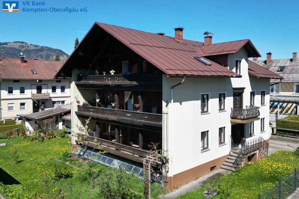 Immobilie in Sonthofen - Charmantes Dreifamilienhaus mit Entwicklungspotenzial - Bild 0