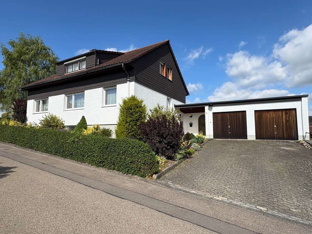 Immobilie in Börtlingen - Gepflegtes 1- bis 2-Familienwohnhaus mit Traumgarten in attraktiver Wohnlage von Börtlingen - Bild 1