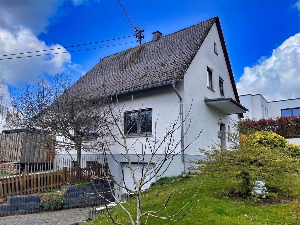 Immobilie in Wirscheid - Vermietetes Einfamilienhaus mit Nebengebäude in ruhiger Lage von Wirscheid! - Bild 1