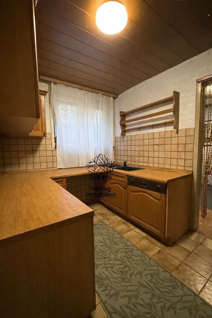 Immobilie in Besigheim - Attraktive Gelegenheit – Einfamilienhaus auf großem Grundstück mit herrlicher Aussicht - Bild 2