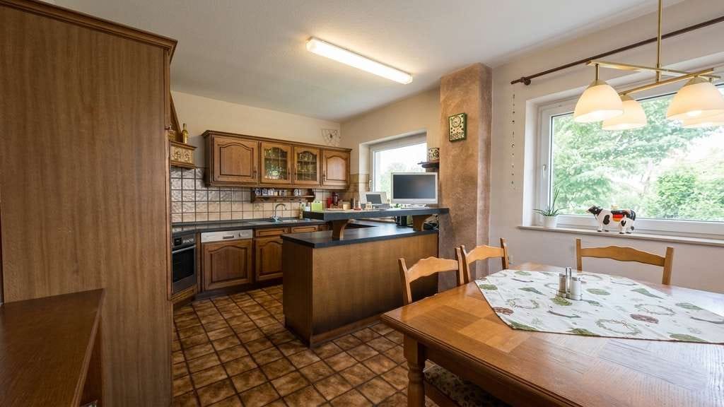 Immobilie in Essenheim - Vielseitiges Ein- bis Zweifamilienhaus mit Scheune und Kellerbar in Essenheim - Bild 3