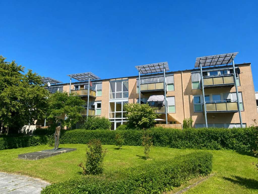 Immobilie in Güglingen - Gepflegte 3-Zimmer-Wohnung mit gemütlichem Balkon, Außen- und Tiefgaragenplatz & schöner Außenanlage - Bild 2