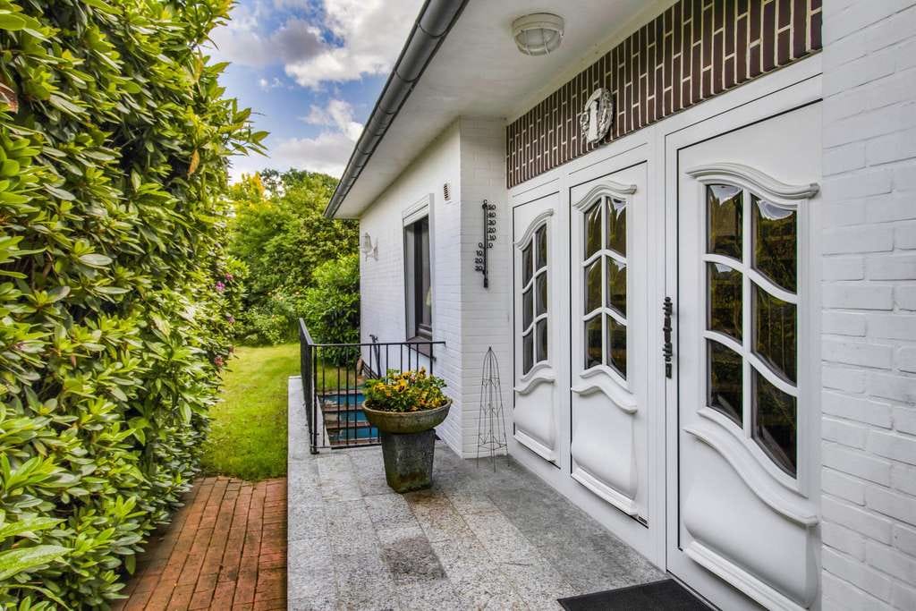 Immobilie in Schiffdorf - Großzügiges Einfamilienhaus mit Garage in begehrter Wohnlage von Schiffdorf-Friedheim - Bild 2