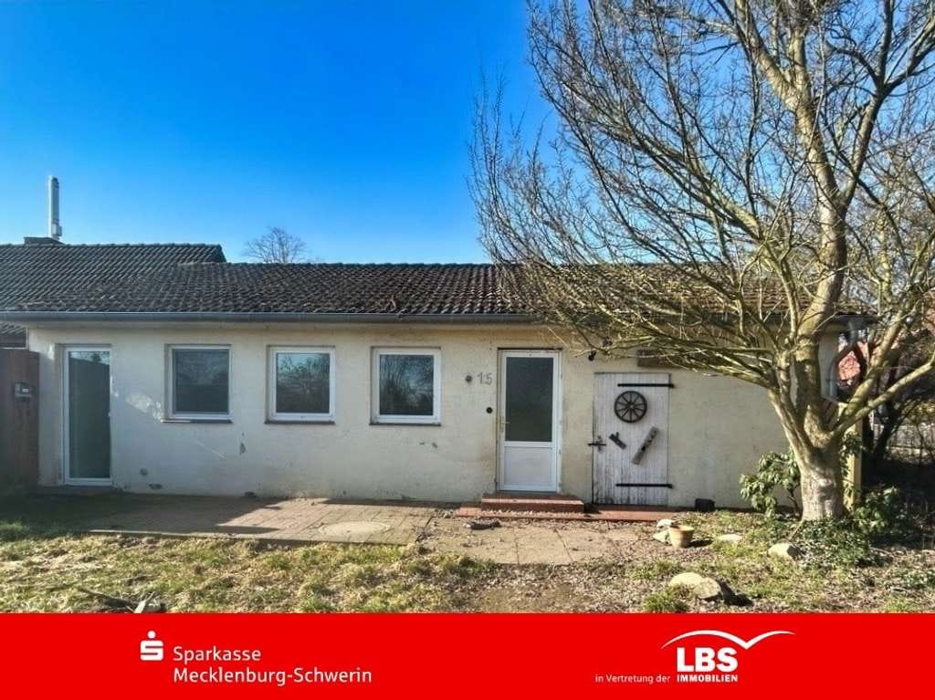 Immobilie in Dersenow - Kleines Haus auf großem Grundstück - Bild 0