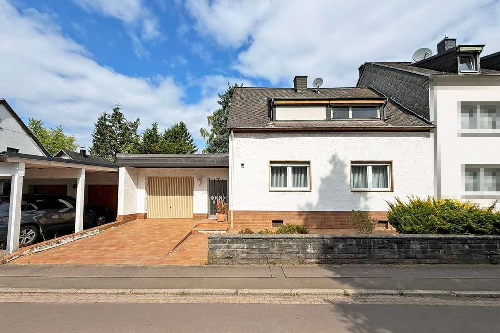 Immobilie in Konz - Konz: Einseitig angebautes Einfamilienhaus mit außergewöhnlich großem Grundstück & Garage - Bild 1