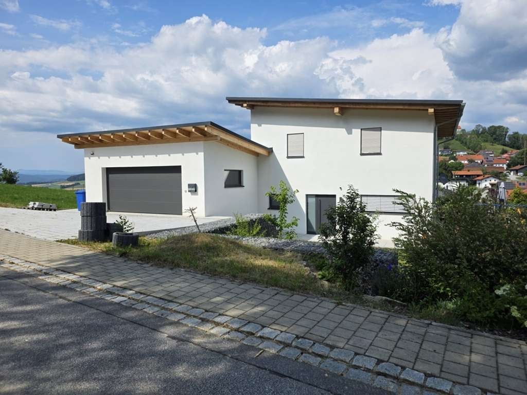 Immobilie in Jandelsbrunn - KFW Haus in exponierter Lage - Bild 1