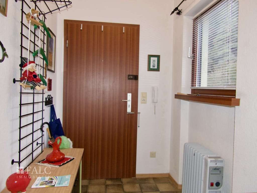 Immobilie in Riedenburg - Einfach Mehr: Gepflegte Nichtraucher-2-Zimmer-Wohnung, möbiliert, Aufzug, Süd-Loggia-Balkon. TG. - Bild 2