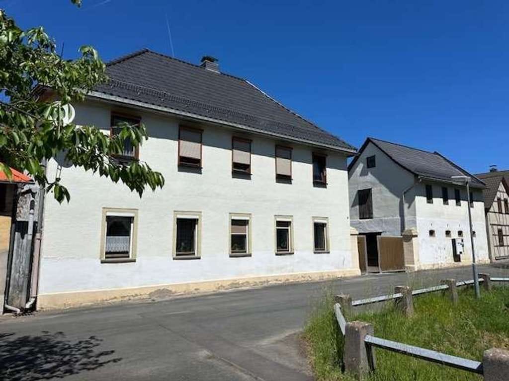 Immobilie in Pößneck - Mediterraner 3- Seitenhof mit großer Scheune, 4 Garagen und großem Grundstück - Bild 0