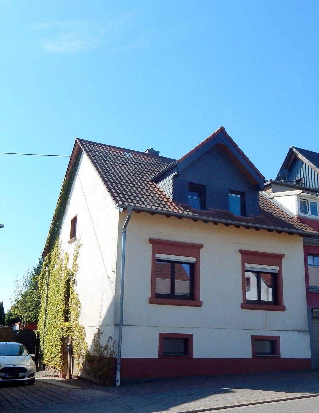 Immobilie in Weiskirchen - Einseitig angebautes Wohnhaus 3 Schlafzimmern, Garten und Terrasse in Weiskirchen zu verkaufen! - Bild 0