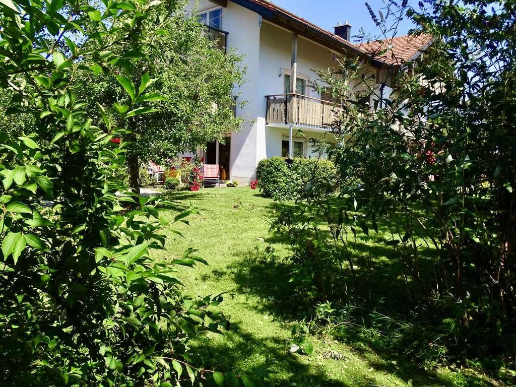 Immobilie in Seeon-Seebruck - Sonnige Maisonette-Gartenwohnung im Herzen von Seebruck – nur 200 m zum Chiemsee - Bild 0