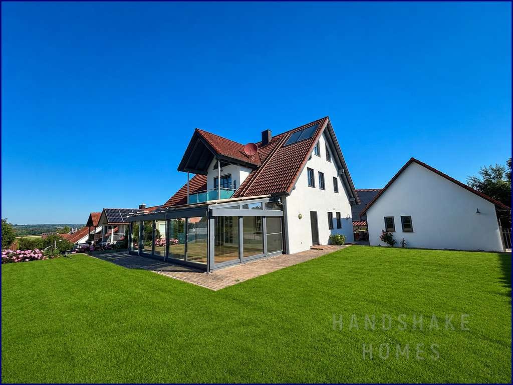 Immobilie in Pörnbach - Repräsentative Villa mit Raum für Mehrgenerationenwohnen und Arbeiten unter einem Dach - Bild 2