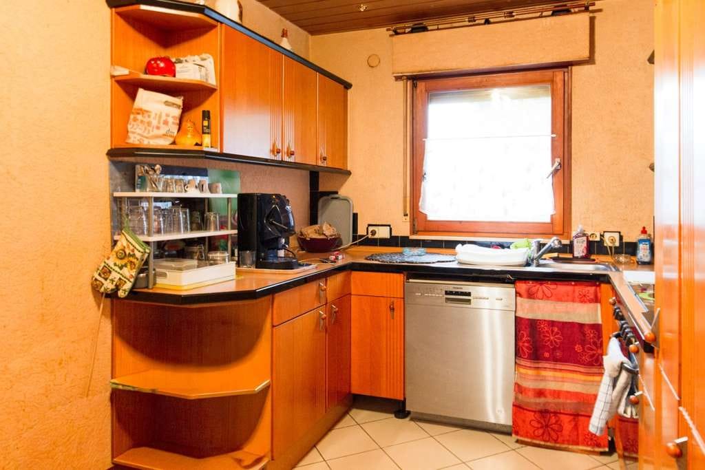 Immobilie in Auggen - Angebautes Einfamilienhaus mit Renovationsbedarf in Auggen - Bild 2