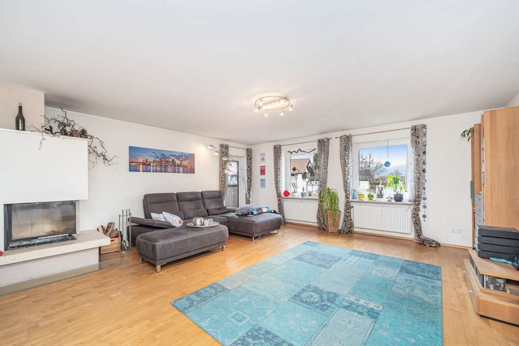 Immobilie in Bad Heilbrunn - Freiraum mit Alpenkulisse – großzügige Haus-in-Haus-Wohnung in ruhiger Lage von Hohenbirken - Bild 1