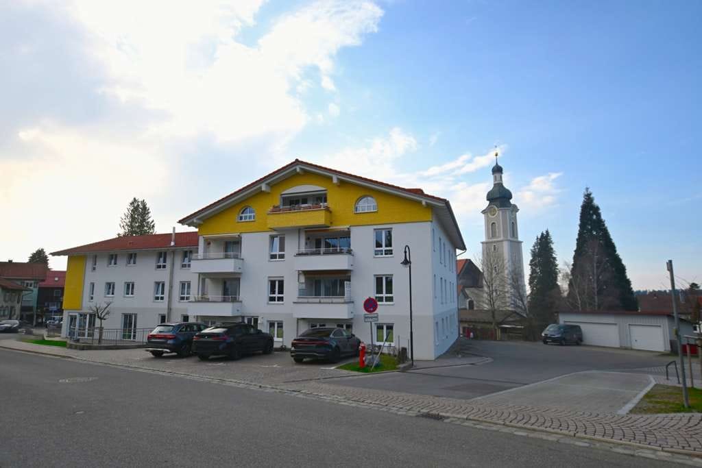 Immobilie in Scheidegg - *Traumhafte Lage in Scheidegg* 3,5 Zimmer-Wohnung mit Süd-Balkon und Tiefgargenplatz - Bild 1