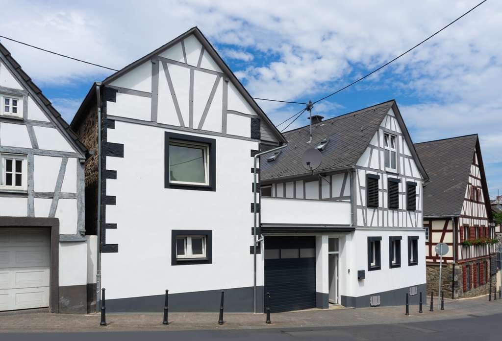 Immobilie in Mülheim-Kärlich - Historischer-kernsanierter Bauernhof -sehr modern gestaltet - für vielfältige Nutzungsmöglichkeiten - Bild 1