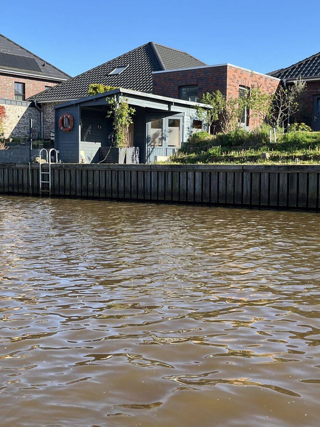 Immobilie in Rhede (Ems) - Moderner  neuer  180m² Bungalow am Wasser mit eigenem Bootsanleger und Nähe zum Spieksee - Bild 4
