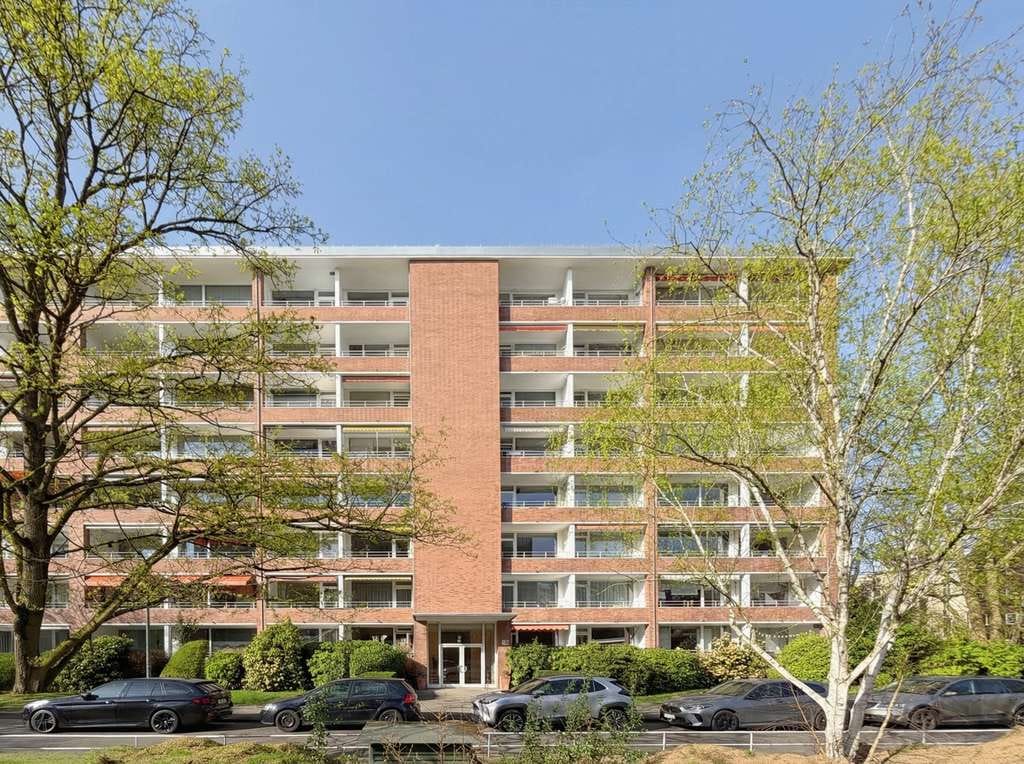 Immobilie in Düsseldorf - Golzheim: Frühling im neuen Zuhause - sanierungsbedürftige 1-Zimmer-Wohnung mit Südbalkon! - Bild 1