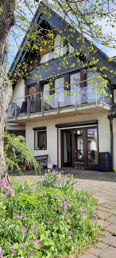 Immobilie in Overath - 2 Ein- oder Mehrfamilienhäuser mit 3 separaten Wohneinheiten - Bild 2