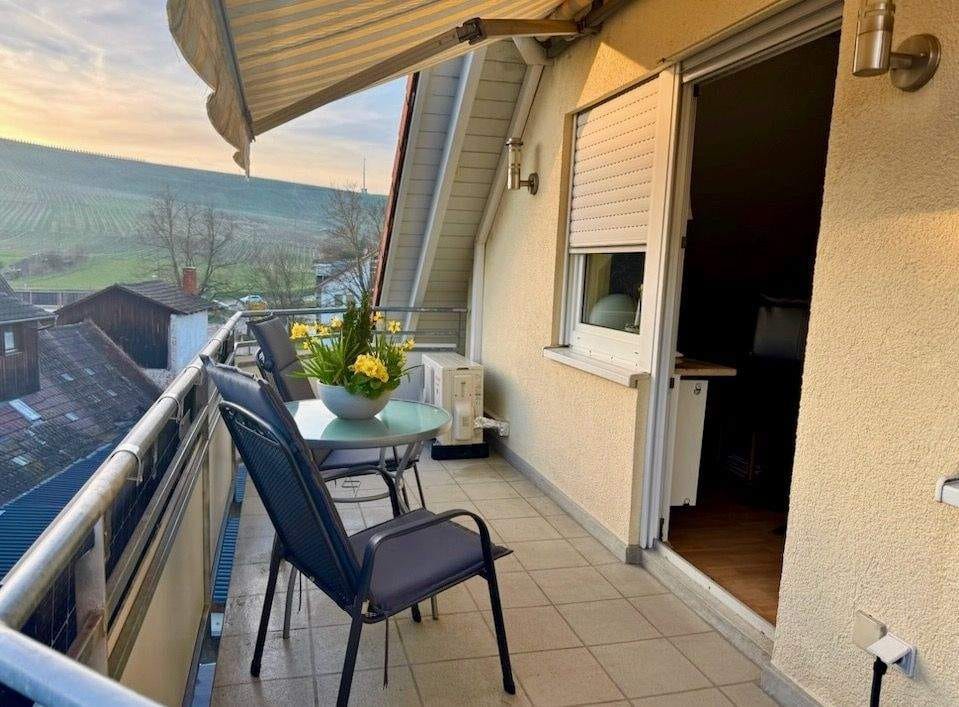 Immobilie in Pfaffenweiler - *** Pfaffenweiler, 10Min südl. Frbg. 4ZI DG Maisonette/ Galerie, komf.EBK, Südbalkon/ Markise mit Panoramablick, TG & Stellplatz, *** - Bild 3